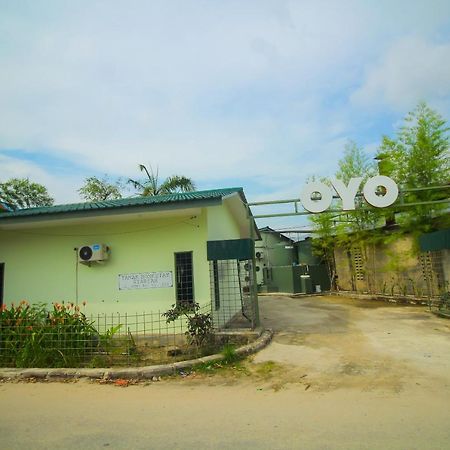 Oyo 1596 Taman Homestay Syariah Dumai Kültér fotó