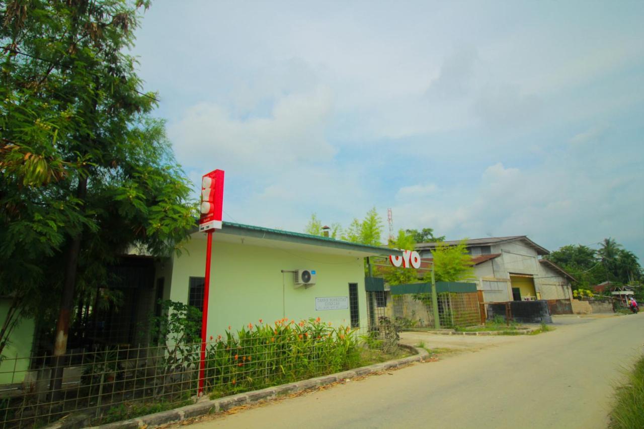 Oyo 1596 Taman Homestay Syariah Dumai Kültér fotó